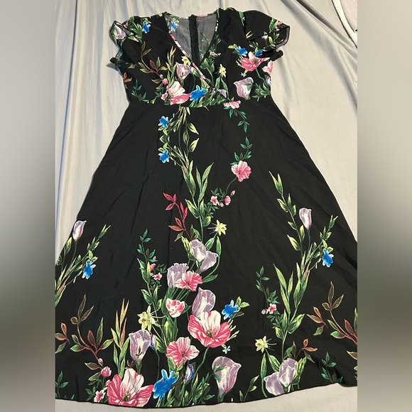 Dresses & Skirts - Black Floral A-Line Women’s Dress - Elegant Garden Print- size n/a